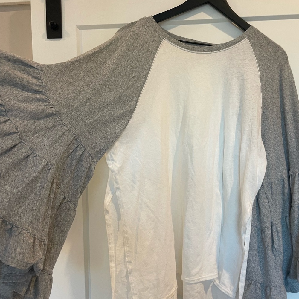 Flare sleeve baseball tee